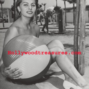 Sophia Loren~Beach~Beachball~Poster~Restaurant~Entertainment Room Decor~Beautiful